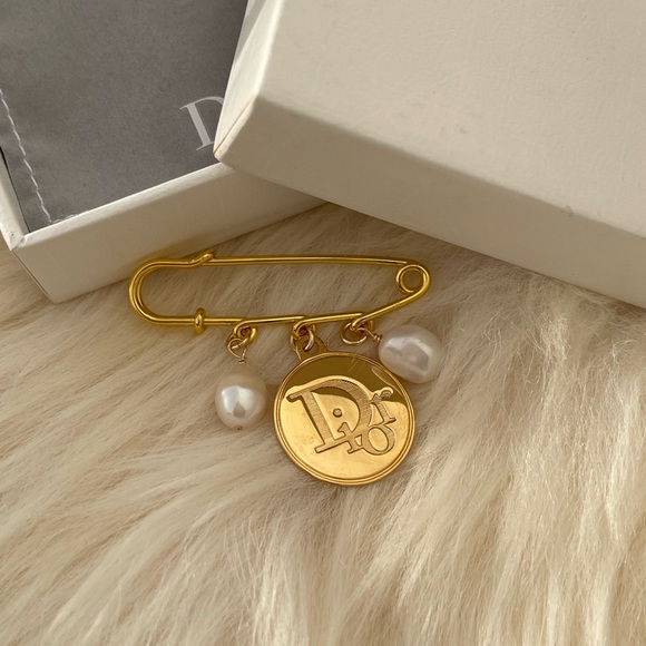 Authentic Dior Repurposed Pearl Brooch - Picture 2 of 4